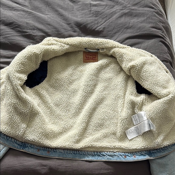 Levi's Women's Original Sherpa Trucker Jacket - Picture 4 of 9